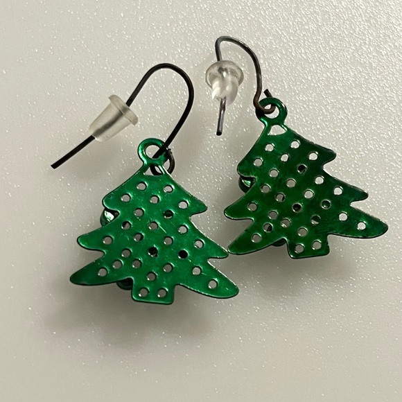 Lot of 2 Christmas Tree and Snowflake Dangle Rhinestone Earrings - Picture 11 of 15